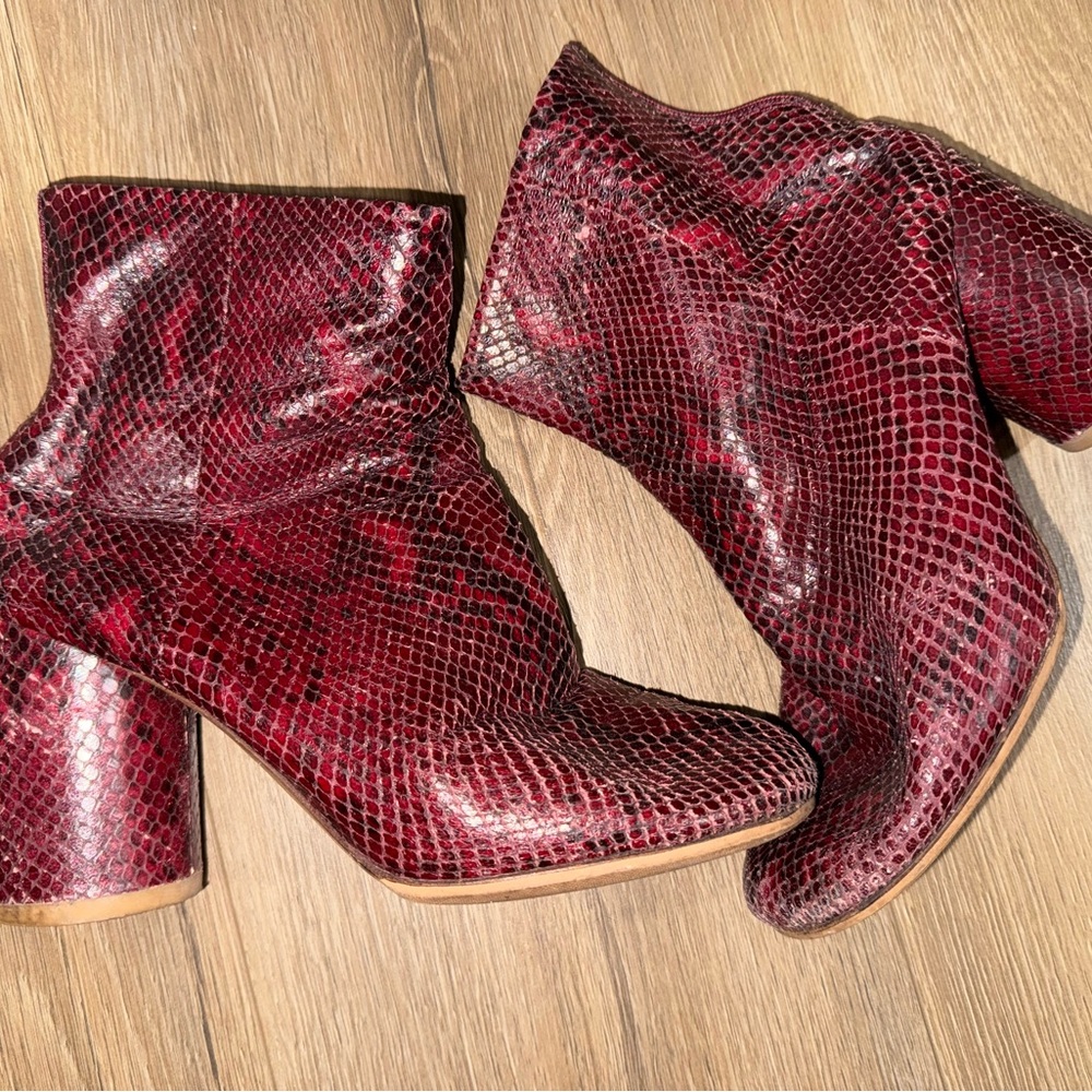 MM6 Maison Martin Margiela Burgundy Snakeskin Ankle Boots